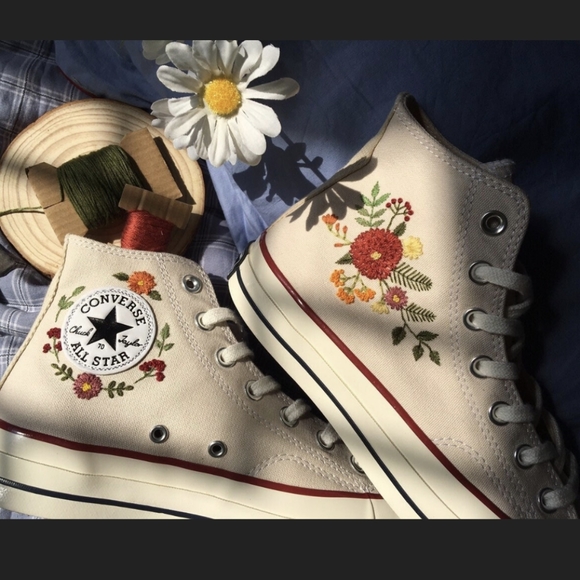 BRAND NEW CUSTOM CONVERSE - Picture 1 of 2